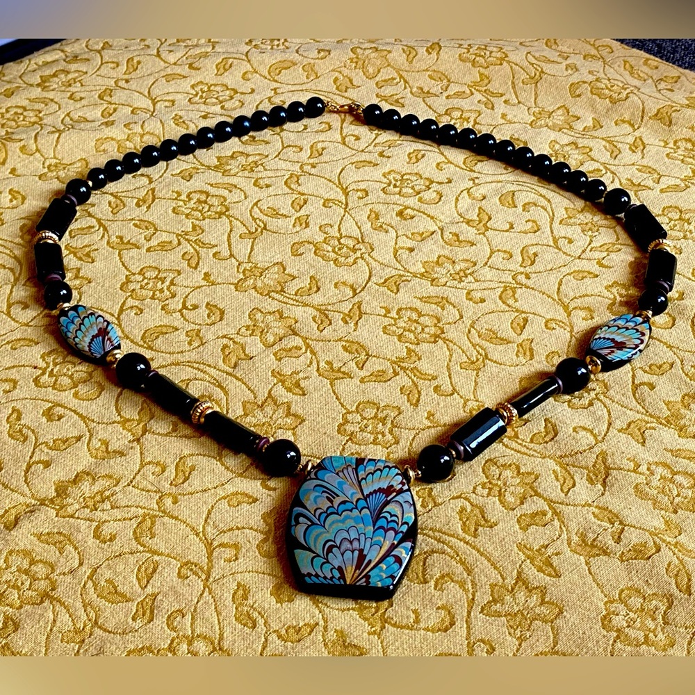 VTG Lee Sands Black onyx beaded necklace,onyx pendant, gold/turquoise lacquer - Picture 7 of 11
